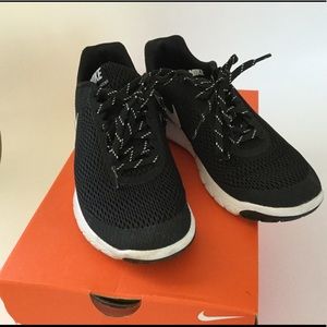 Nike flex sneakers